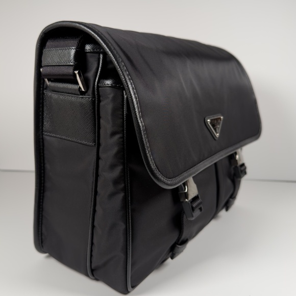 Brand new Prada Re-Nylon and Saffiano leather shoulder bag in black. - Picture 3 of 6